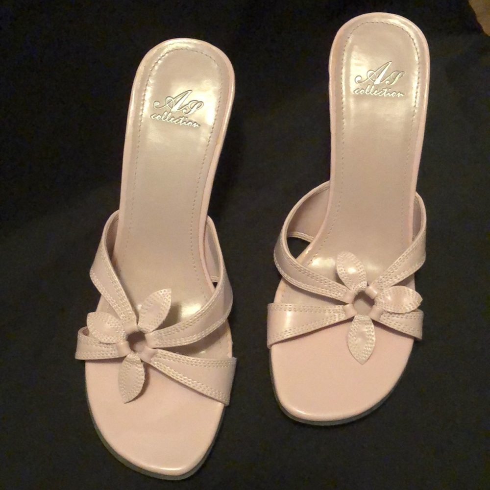 NWOT Cute Pink Sandals